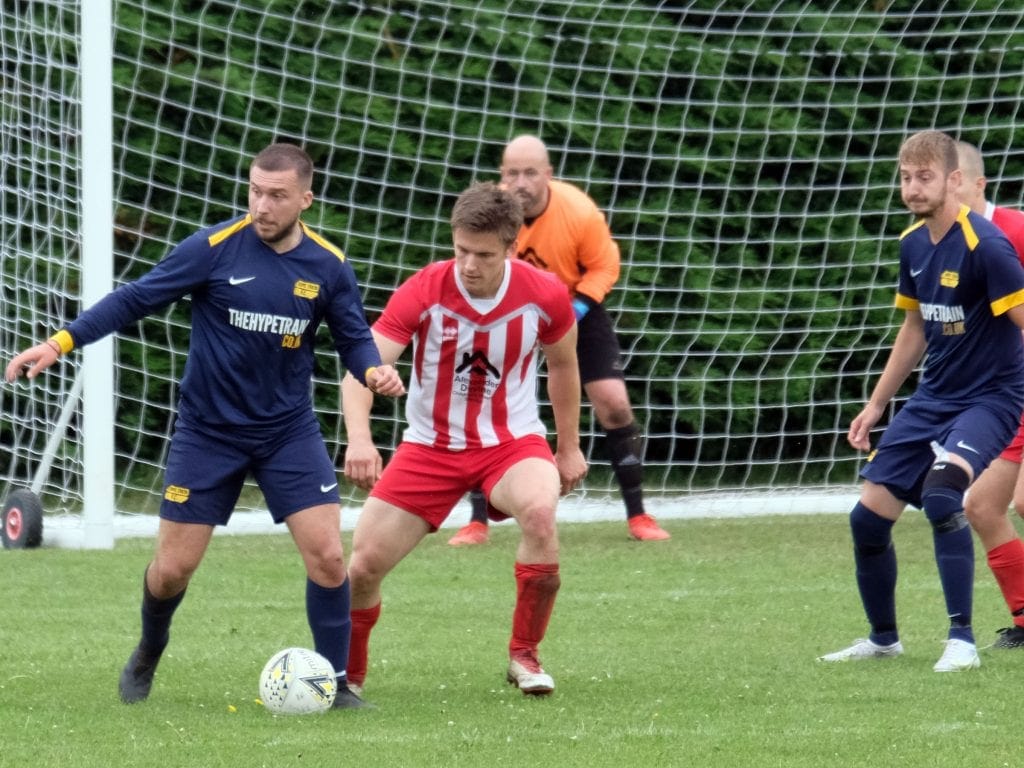 Woodley Saints Hobnobs v Hypetrain Pictures: Andrew Batt FootballinBerkshire