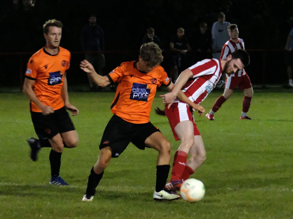 Wokingham & Emmbrook v Easington Sports Pictures: Andrew Batt FootballinBerkshire