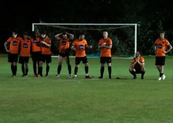 Wokingham & Emmbrook v Easington Sports Pictures: Andrew Batt FootballinBerkshire