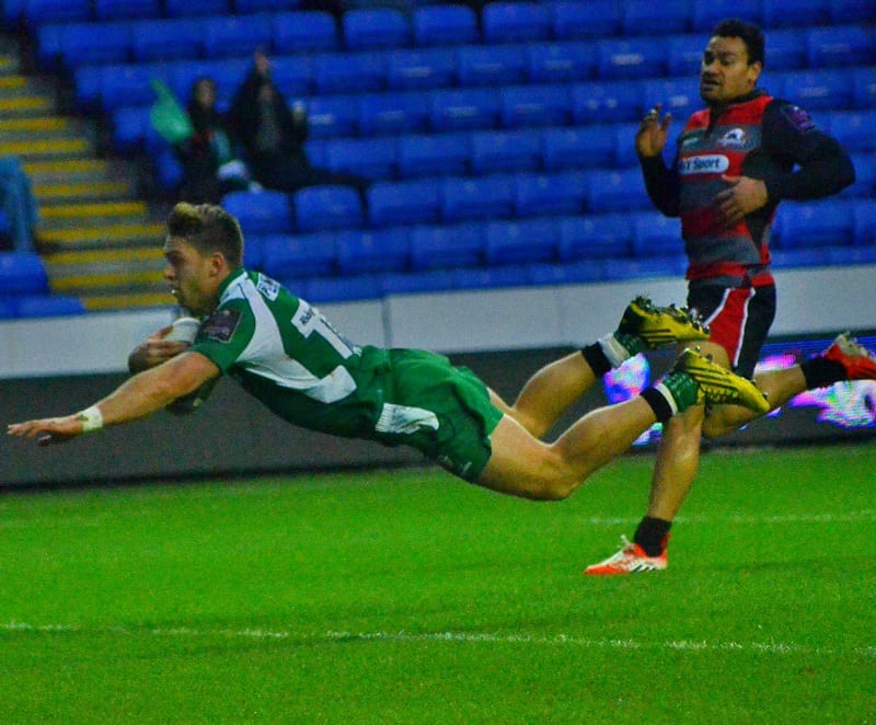Alex Lewington flies over the line to score Irish's third try against Edinburgh