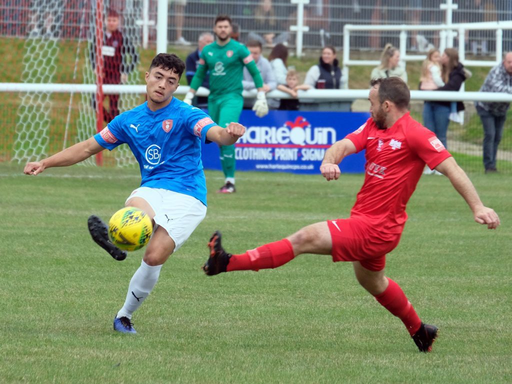 Binfield v Bracknell Town Pictures: Andrew Batt FootballinBerkshire