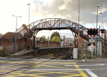 Wokingham’s historic railway bridge is to be refurbished by Network Rail if plans are approved. The metalwork has corroded Pictures: Phil Creighton