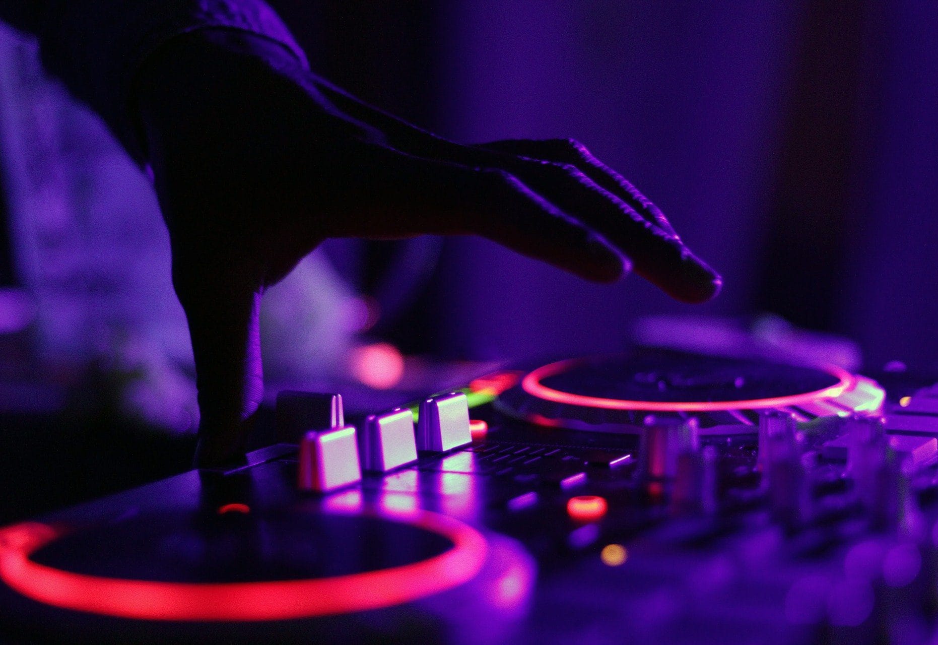 DJ