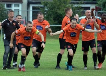 Wokingham & Emmbrook v Hallen Pictures: Andrew Batt FootballinBerkshire