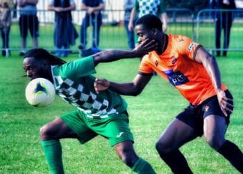 Wokingham & Emmbrook v Edgware Town Pictures: Andrew Batt