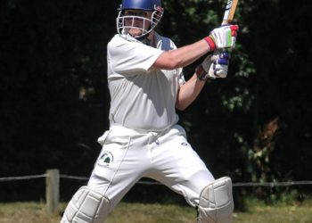 Emmbrook & Bearwood (batting) v ChalfontAndy Robertson batting