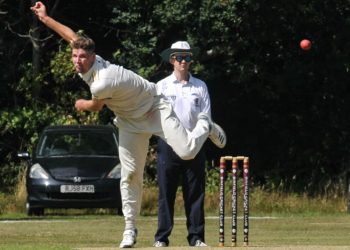 Binfield v Wokingham 2sIain Muirden (Wokingham) bowling.