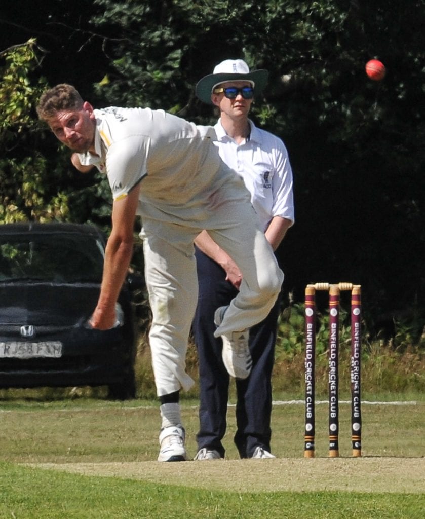 Binfield v Wokingham 2sIain Muirden (Wokingham) bowling.