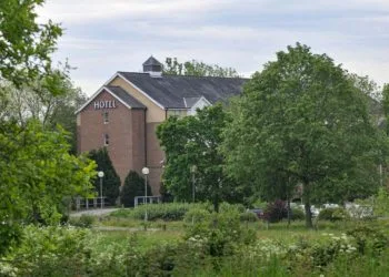 quarantine hotel sindlesham covid coroonavirus wokingham borough berkshire