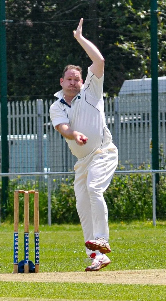 Emmbrook and Bearwood 1s v Holyport 1s (batting)James Gibbs bowling