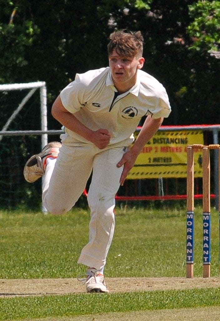 Emmbrook and Bearwood 1s v Holyport 1s (batting)