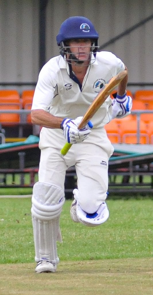 Emmbrook & Bearwood (batting) v Hurley 2s David Painter making a run.