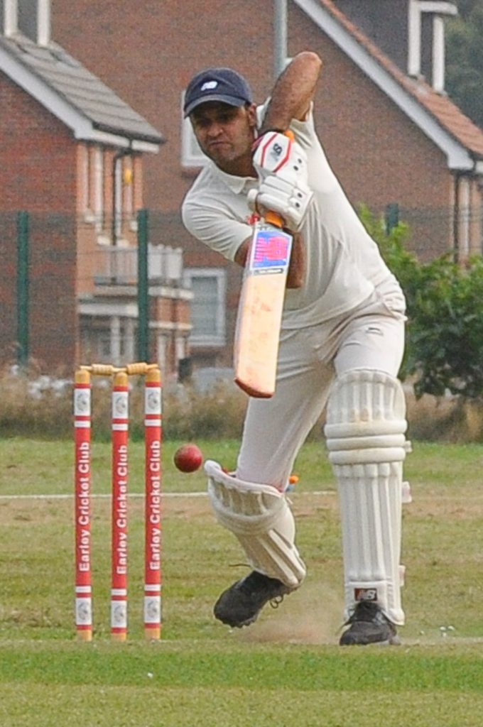 Earley CC (batting) v Woodley CC 2s Vish Shende batting