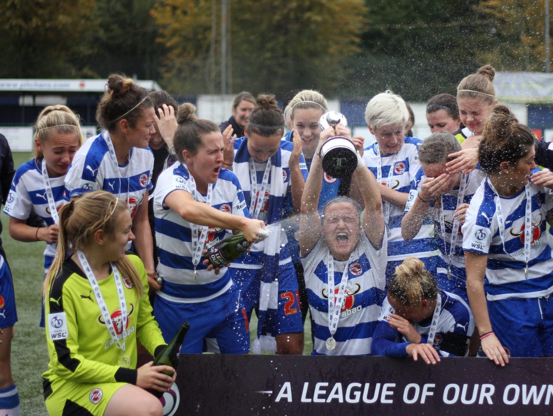ReadingFCWomencelebrate PicbyNigelHoyle/GoalShots