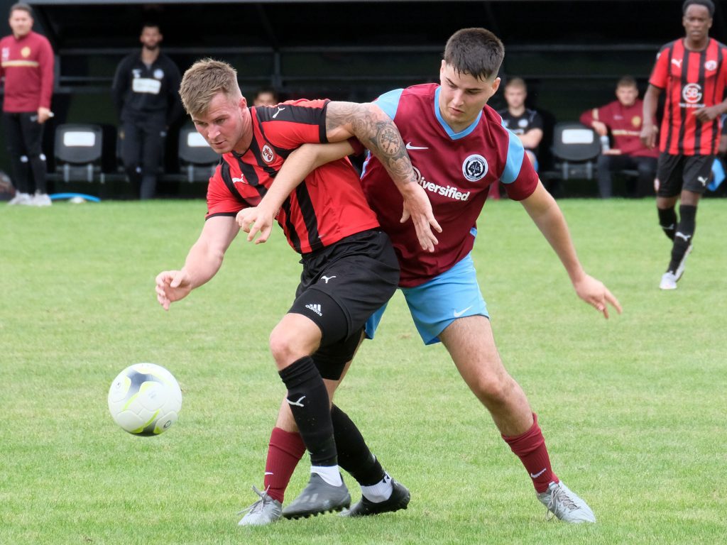 Sandhurst v Berks County Pictures: Andrew Batt FootballinBerkshire