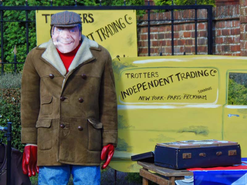 Sonning Scarecrows