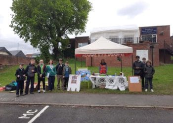 Crowthorne litter pick