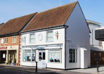 Wokingham Shop Front IMG  min