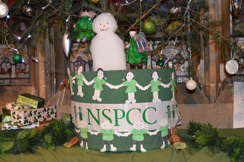 st marys shinfield christmas tree festival   o