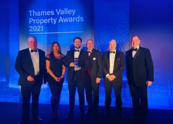 Colin Harris, Christie Alaimo, Toby Parkinson, Ray Robinson, Andy Knight and Tim Nutt at the Thames Valley Property Awards