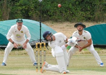 Wokingham v Aston Rowant (batting)

Andy Rishton bowling to Olliver Ebsworth-Burland.