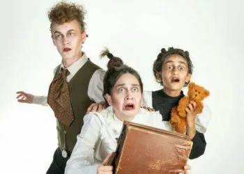 'Captivating. The cast thoroughly deserved the long and enthusiastic applause', said the British Theatre Guide. Picture: Claire Smith