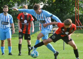 Reading YMCA v Finchampstead (blue & white shirts)