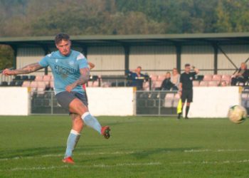 Woodley United's Zach Tull scores a free kick Picture: Peter Toft