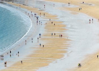 Spanish beaches are popular holiday destinations Picture: David Vives from Pixabay