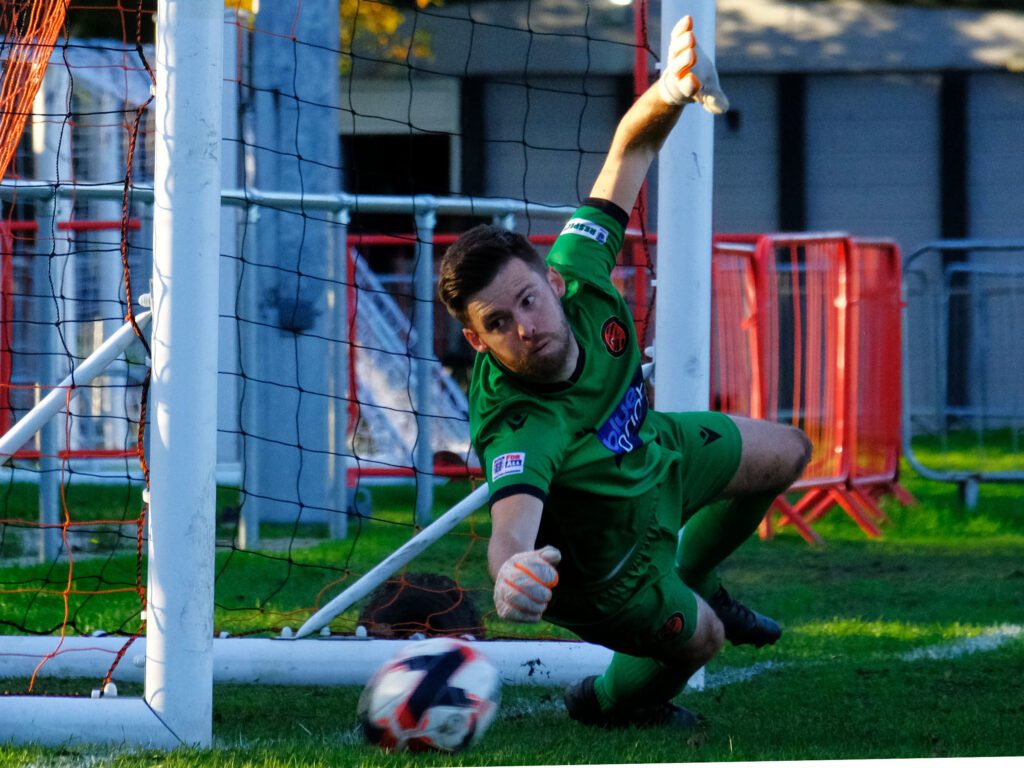 Wokingham & Emmbrook v Spelthorne Sports Pictures: Andrew Batt