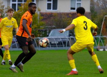 Wokingham & Emmbrook v Holyport Pictures: Andrew Batt