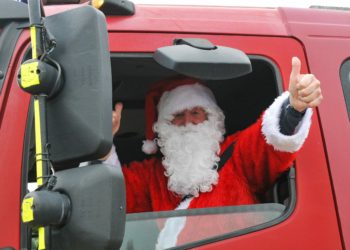 Santa arrives at Hare Hatch Sheeplands on Saturday.

Santa arrives in a fire engine.