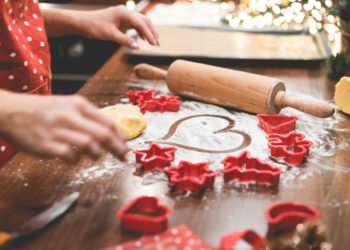 A Christmas baking activity Picture: ?? ? from Pixabay