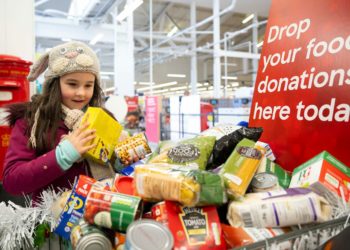 Food donations from Tesco customers in Wokingham and Reading have helped the work of foodbank charities Fare Share and the Trussell Trust