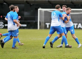 Sandhurst Town v Eversley & California Pictures: Richard Milam