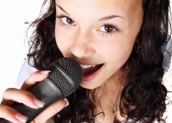 Girls and women can enjoy a night of singing. Picture: PublicDomainPictures via Pixabay