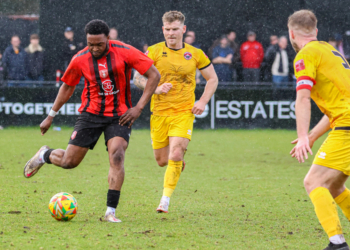 Bracknell Town v Truro City Pictures: John Leakey