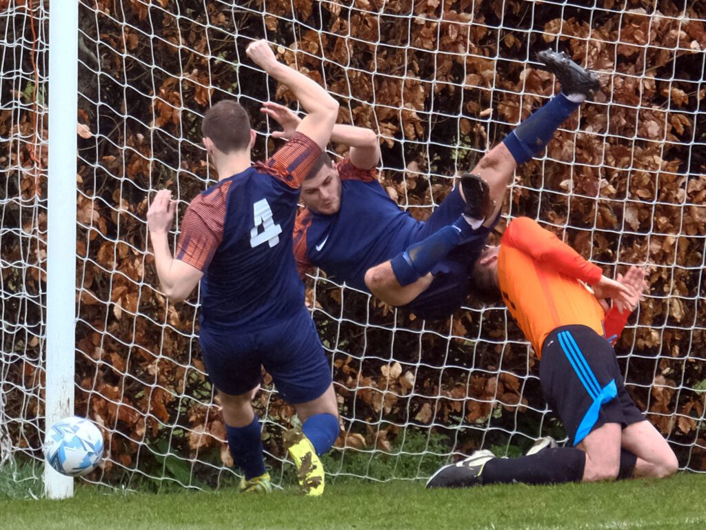 Hope & Anchor (orange) v Ashridge Park Pictures: Andrew Batt