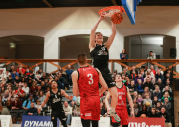 Reading Rockets VS Manchester Magic in NBL action at Loddon Valley.