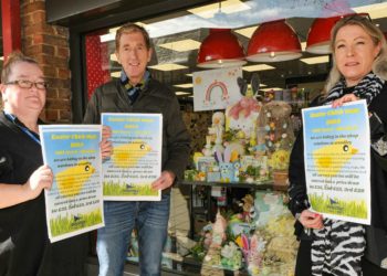 Woodley Easter Chick Hunt Photocall.Brian Fennelly with NettyAllen (of Home & Gifts) (left) and Mandy Barker (of House of Cards) (right). Picture: Steve Smyth