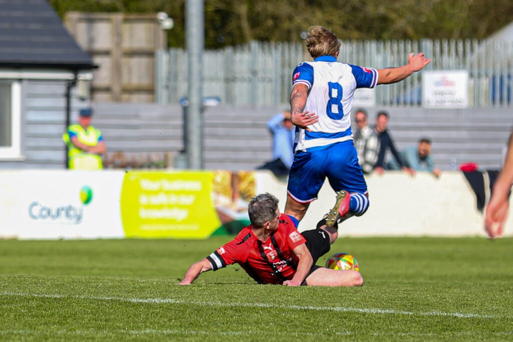 Swindon Supermarine v Bracknell Town Pictures: John Leakey