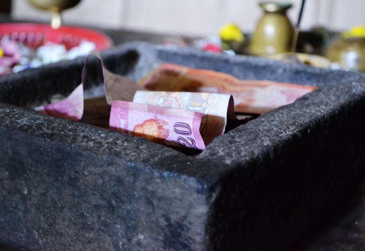 Fake charity collectors have been seen and Thames Valley Police is warning against them Picture: Mohamed Nuzrath from Pixabay