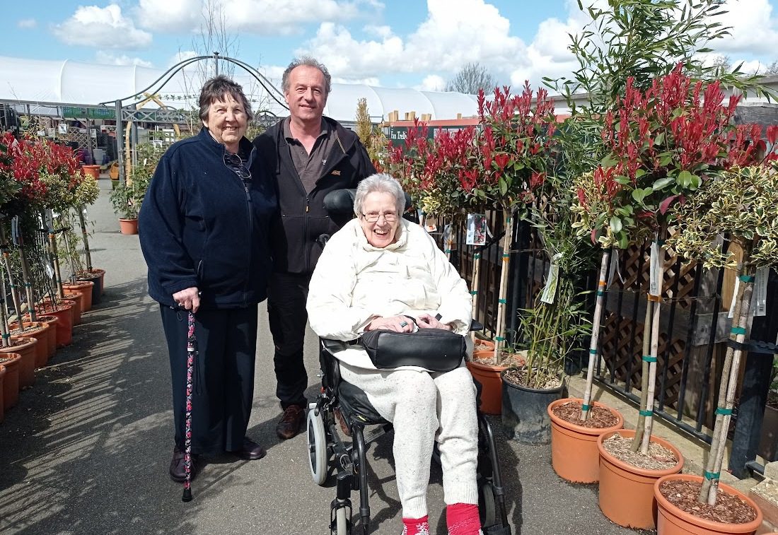 Lower Earley Care Home Residents Enjoy Visit To Arborfield Garden