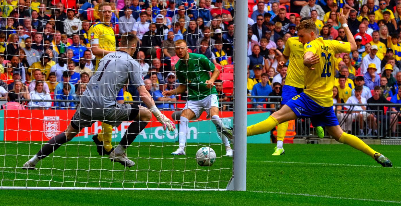 Ascot United v Newport Pagnell Town Pictures: Andrew Batt
