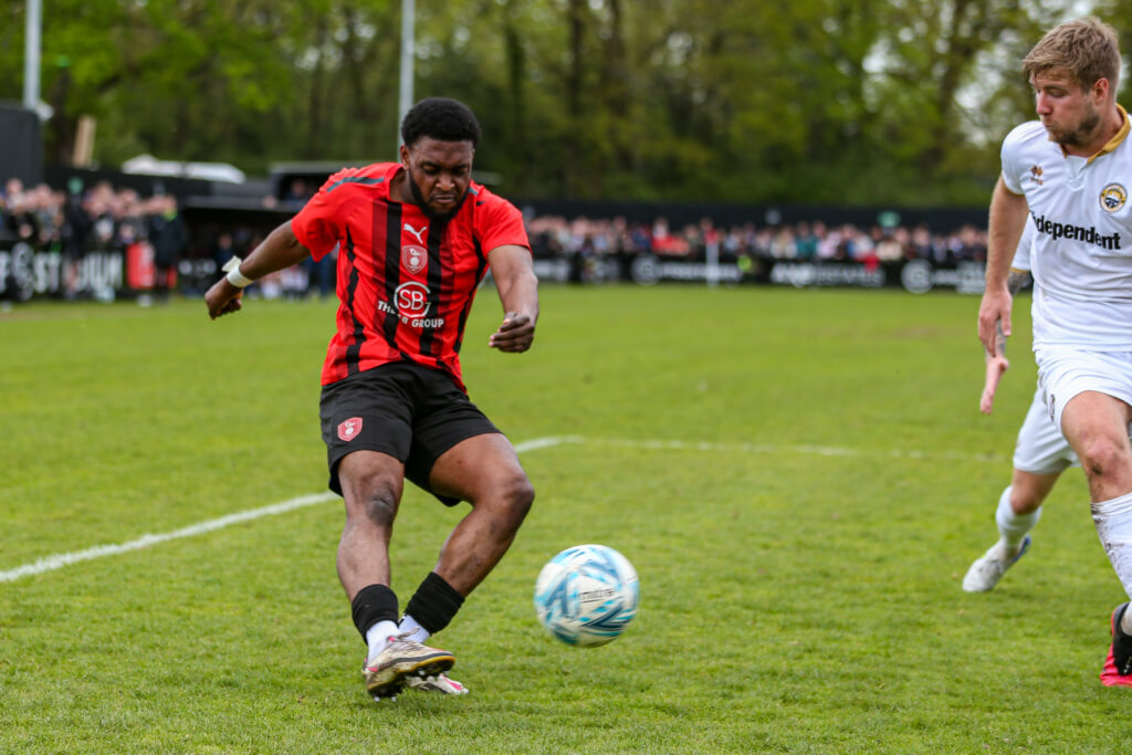 Bracknell Town v Truro City Pictures: John Leakey