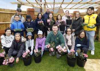 Ben Fletcher, a Manager at Ashridge ManorGarden Centre, led a session on gardening for residents of Ashridge Grange in Wokingham Picture: David Wilson Homes