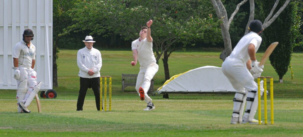 Finchampstead (batting) v Wargrave Pictures: Steve Smyth