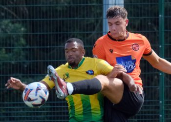 Wokingham & Emmbrook v Badshot Lea Pictures: Andrew Batt