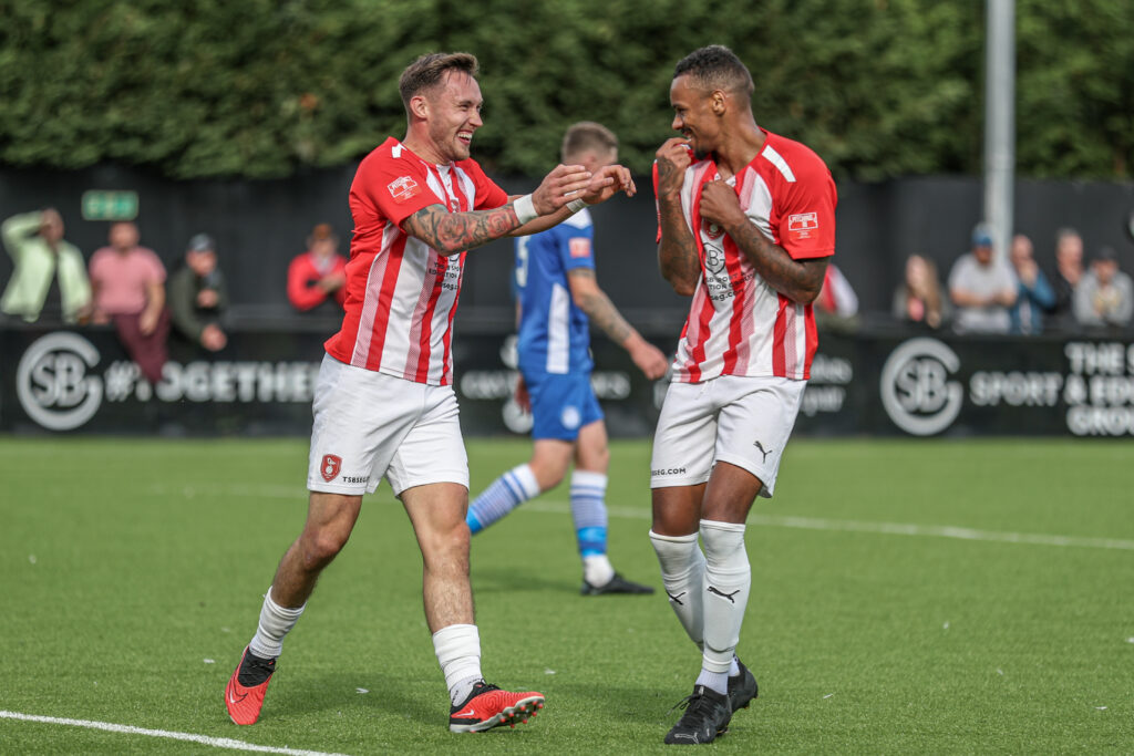 Bracknell Town v Swindon Supermarine Pictures: John Leakey