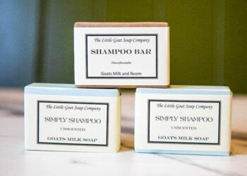 These bars of solid shampoo are made in small batches using raw goat milk, natural oils, butters and essential oils,